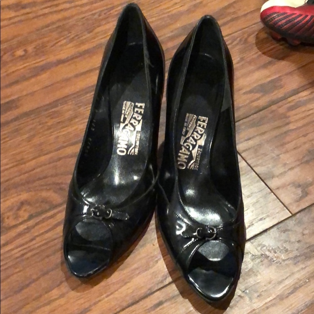 Salvatore ferragamo peep toe size 8 black shoes